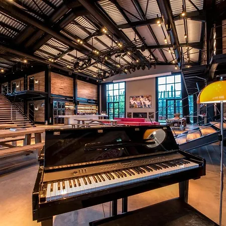 Warehouse By The (adults Only) אלאקאטי