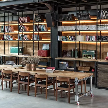 Warehouse By The (adults Only) ألاتشاتي