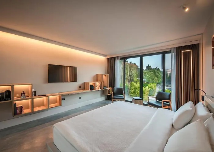 Hotel Warehouse By The (adults Only)